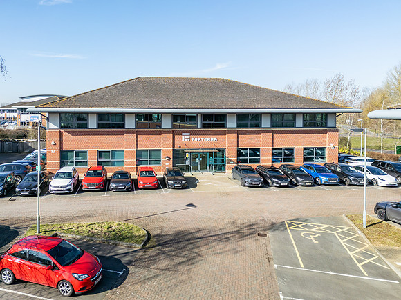 5 Grange Park Court, Northampton 002