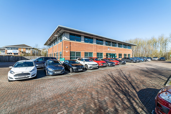 5 Grange Park Court, Northampton 016