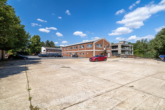 Maple Lodge Close-44
