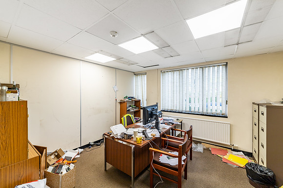 1 Rhosili Road - Brackmills 122