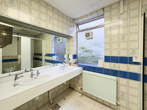 1 Rhosili Road - Brackmills 130