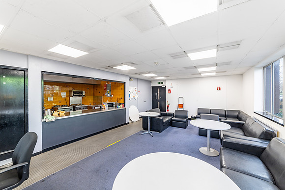 1 Rhosili Road - Brackmills 133