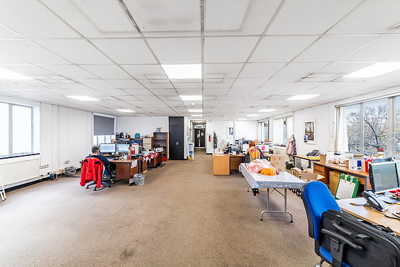 1 Rhosili Road - Brackmills 142