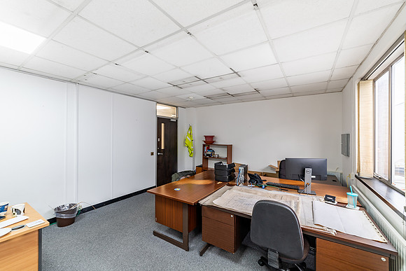1 Rhosili Road - Brackmills 151