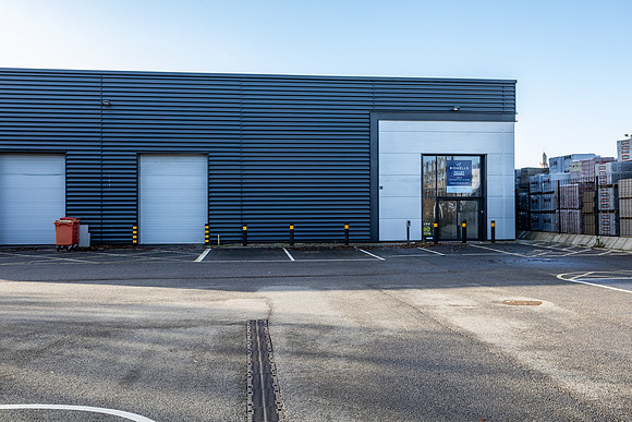 Unit 5 Deltic Trade Park - MK-42