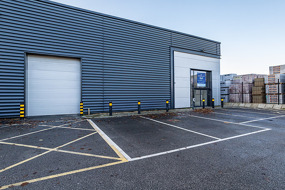 Unit 5 Deltic Trade Park - MK-47