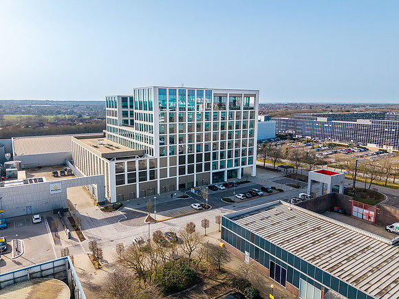 100 Avebury Boulevard 052