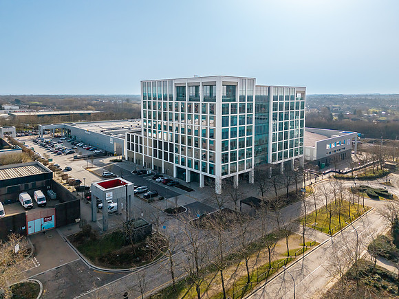 100 Avebury Boulevard 056