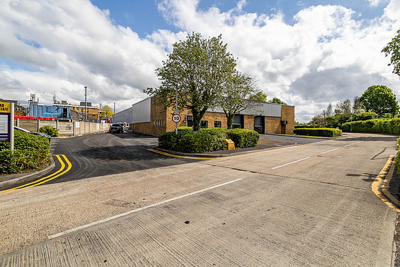 Anderson Road, Woodford 051-2