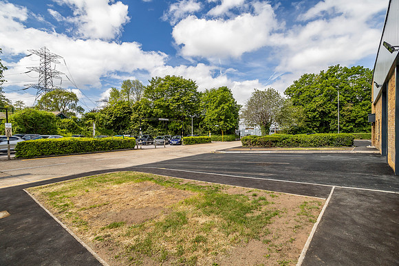 Anderson Road, Woodford 061-2