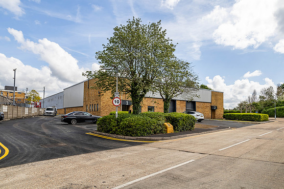 Anderson Road, Woodford 080-2