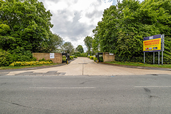 Anderson Road, Woodford 087-2