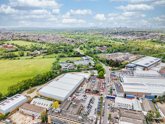 Anderson Road, Woodford 132-2