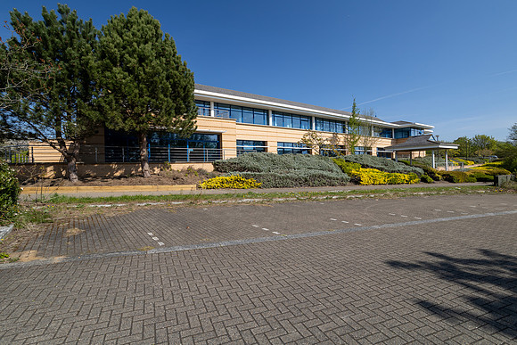 Eskan Court MK-32
