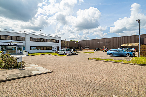 Oncology House, Crawley 006