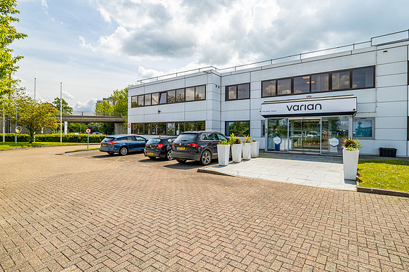 Oncology House, Crawley 003