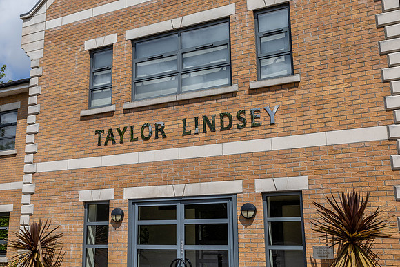 Taylor Lindsey Offices 021