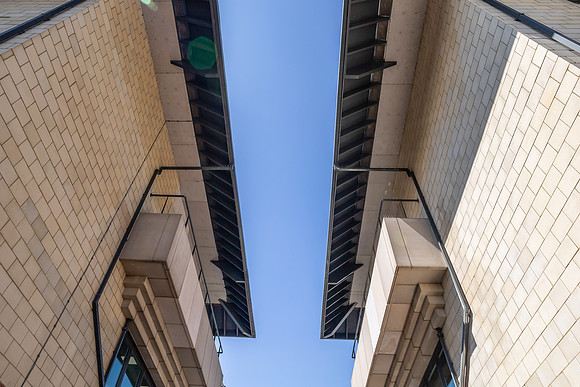 Nissan Building 046