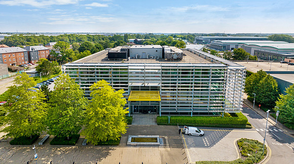 People Building Aerials 001