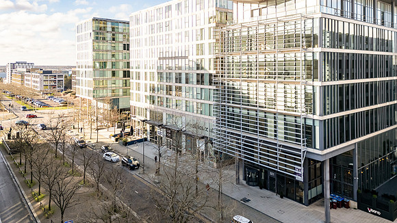Metropolitan_House_001
