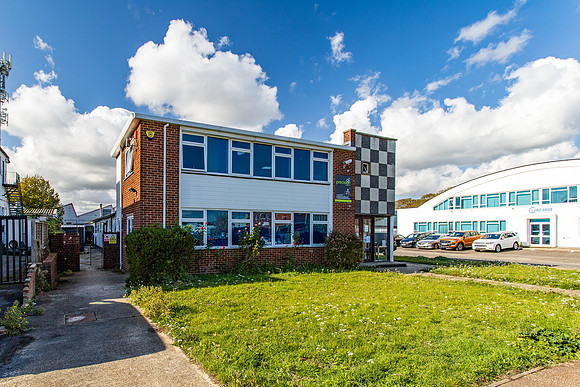 2 Brookside Avenue 43