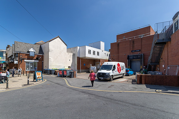 WH Smith Barnstaple-118