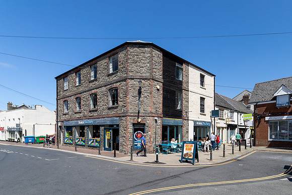 WH Smith Barnstaple-116