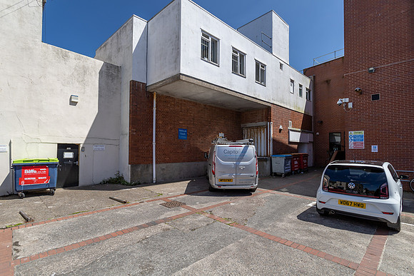 WH Smith Barnstaple-119