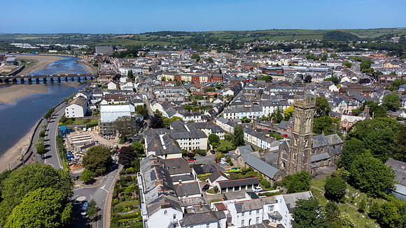 WH Smith Barnstaple-100