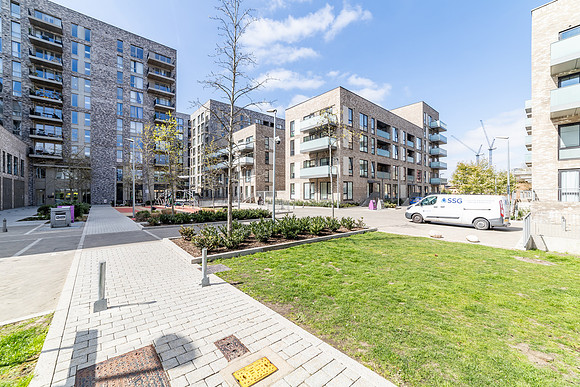 Aberfeldy_Sq_053