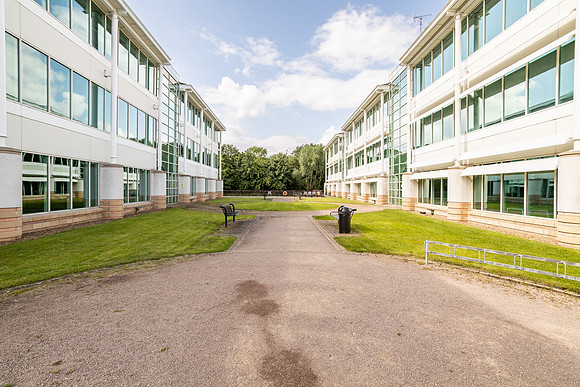 800 Brackmills-19